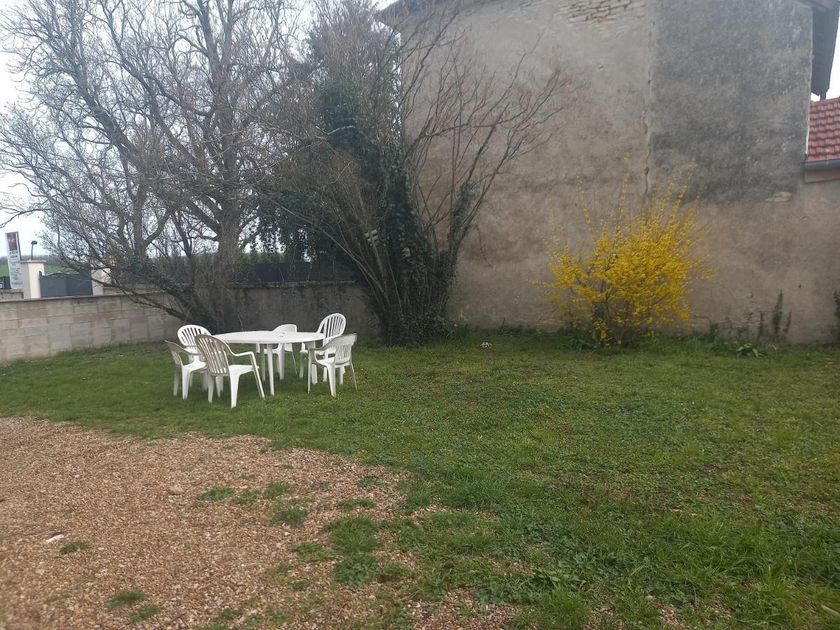 L'Univers, Vous Et Nous Pouilly-sur-Vingeanne Eksteriør bilde